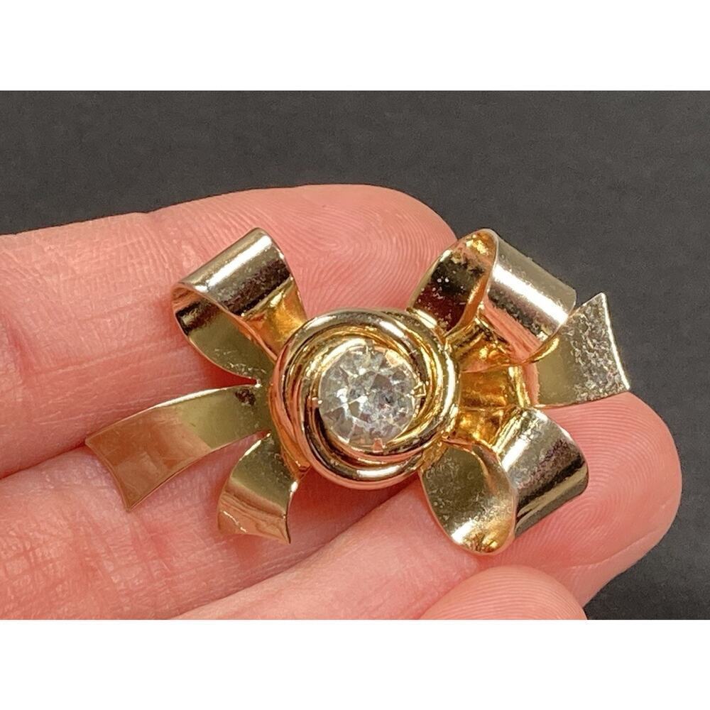 Vintage Coro Flower and Bow Brooch Gold Tone Clear Crystal Center Signed - Picture 2 of 10